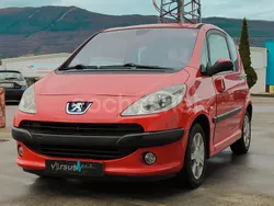 Burdeos Usado 2006 Peugeot 1007 Utilitario | 3600 €