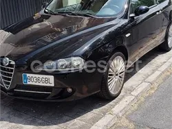 Negro Usado 2008 Alfa Romeo 147 Distinctive Utilitario | 3800 € (Precio justo)