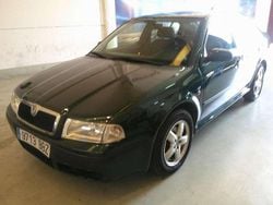 Verde Usado 2000 Skoda Octavia Elegance Familiar | 2060 €