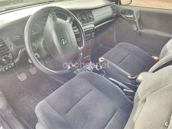 Verde Usado 2000 Opel Vectra Elegance Berlina | 3300 €