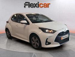 Blanco Usado 2024 Toyota Yaris Hybrid Active Berlina | 17.990 € (Super precio)