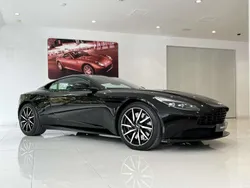 Negro Usado 2018 Aston Martin DB11 Coupe | 138.000 €
