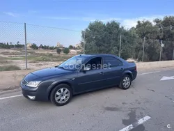 Gris / plata Usado 2004 Ford Mondeo Ghia Berlina | 2850 €