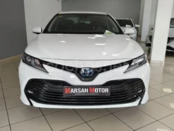 Blanco Usado 2020 Toyota Camry Business Edition Berlina | 28.900 € (Caro)