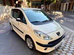 Beige Usado 2008 Peugeot 1007 Sport Utilitario | 4200 € (Precio justo)