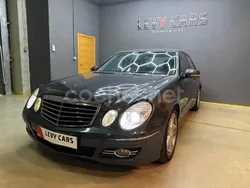 Azul Usado 2009 Mercedes E300 Avantgarde Berlina | 11.700 €