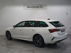 Blanco Usado 2023 Skoda Octavia RS Familiar | 33.500 € (Caro)