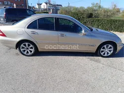 Beige Usado 2002 Mercedes C270 Elegance Berlina | 3350 €