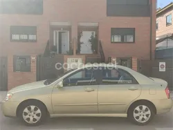 Amarillo Usado 2004 Kia Cerato LX Berlina | 1300 €