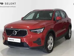 Rojo Usado 2024 Volvo XC40 Core SUV | 36.990 €