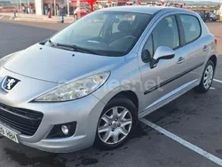 Gris / plata Usado 2010 Peugeot 207 Business-Line Berlina | 4500 € (Precio justo)