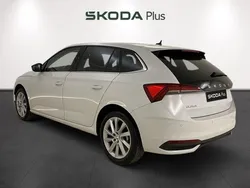 Blanco Usado 2024 Skoda Scala Selection Utilitario | 21.600 € (Precio justo)