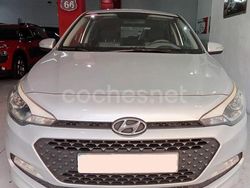 Gris / plata Usado 2016 Hyundai i20 Berlina | 6550 € (Buen precio)