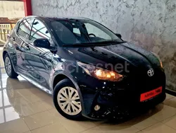 Negro Usado 2021 Toyota Yaris Hybrid Active Berlina | 16.990 € (Buen precio)