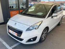 Blanco Usado 2016 Peugeot 5008 Style Monovolumen | 9500 € (Un poco caro)