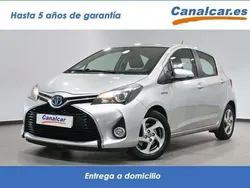 Plateado Usado 2016 Toyota Yaris Hybrid Active Utilitario | 10.663 € (Precio justo)