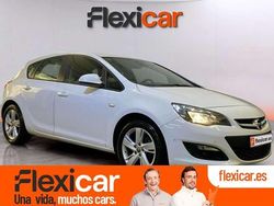 Blanco Usado 2015 Opel Astra Selective Utilitario | 9890 € (Precio justo)