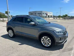 Gris / plata Usado 2022 VW T-Roc Life SUV | 23.900 € (Un poco caro)