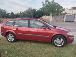 Rojo Usado 2004 Renault Mégane GrandTour Privilege Familiar | 3500 € (Caro)
