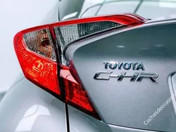 Plata Usado 2018 Toyota C-HR Business Edition SUV | 22.990 € (Precio justo)
