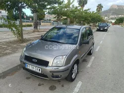 Gris / plata Usado 2003 Ford Fusion Berlina | 2000 € (Precio justo)