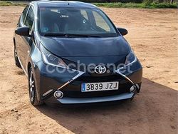 Gris / plata Usado 2017 Toyota Aygo X-play Utilitario | 9990 € (Un poco caro)