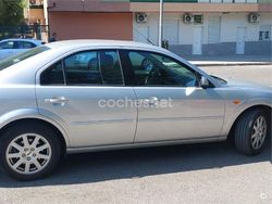 Gris / plata Usado 2002 Ford Mondeo Trend Berlina | 2100 € (Precio justo)