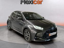 Gris Usado 2022 Toyota Yaris Hybrid Plus Berlina | 18.470 € (Buen precio)
