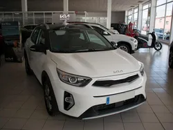 Blanco Usado 2022 Kia Stonic Plus SUV | 21.200 € (Caro)