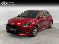 Rojo Usado 2024 Toyota Yaris Hybrid Active | 22.750 € (Precio justo)