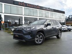 Gris / plata Usado 2023 Toyota RAV4 Hybrid Business Edition SUV | 30.900 € (Buen precio)