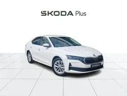 Blanco Usado 2025 Skoda Octavia Berlina | 29.000 € (Un poco caro)