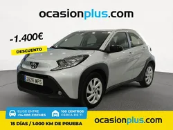 Gris / plata Usado 2024 Toyota Aygo Play Utilitario | 15.300 € (Precio justo)