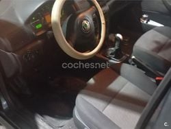 Gris / plata Usado 2004 Skoda Octavia Elegance Berlina | 2000 € (Buen precio)