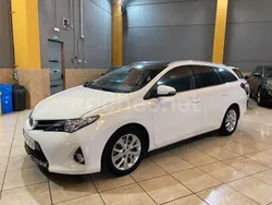 Blanco Usado 2013 Toyota Auris Live Familiar | 7490 € (Buen precio)
