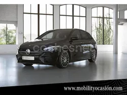 Kosmosblack met. Usado 2021 Mercedes B200 AMG line Monovolumen | 28.500 € (Un poco caro)