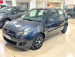Gris / plata Usado 2007 Ford Fiesta Ghia Utilitario | 3850 € (Precio justo)