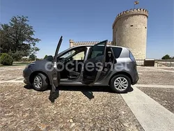 Gris / plata Usado 2015 Renault Scénic III LIMITED Monovolumen | 13.900 € (Caro)