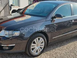 Gris Usado 2007 VW Passat Highline Berlina | 6200 € (Precio justo)