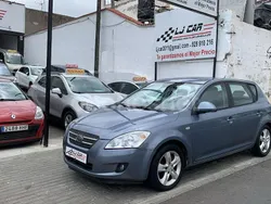 Azul Usado 2007 Kia Ceed Active Berlina | 3900 €
