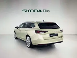 Amarillo Usado 2024 Skoda Superb Selection Familiar | 35.300 € (Buen precio)