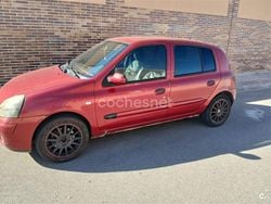 Granate Usado 2005 Renault Clio II Dynamique Berlina | 800 € (Super precio)