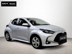 Gris Usado 2024 Toyota Yaris Hybrid Active Berlina | 20.500 € (Precio justo)