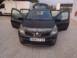 Negro Usado 2007 Renault Clio II Authentique Berlina | 1900 € (Precio justo)
