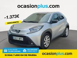 Gris Usado 2024 Toyota Aygo Play Utilitario | 14.950 € (Precio justo)