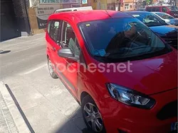 Rojo Usado 2017 Ford Tourneo Courier Titanium Monovolumen | 8000 € (Buen precio)
