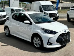Blanco Usado 2021 Toyota Yaris Hybrid Business Edition Berlina | 19.700 € (Caro)