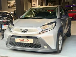 Gris / plata Usado 2022 Toyota Aygo X-play Utilitario | 12.990 € (Precio justo)