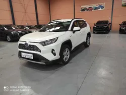 Blanco Usado 2021 Toyota RAV4 Hybrid Business Edition SUV | 26.999 € (Precio justo)