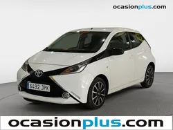 Blanco Usado 2016 Toyota Aygo X-play Utilitario | 9900 € (Precio justo)